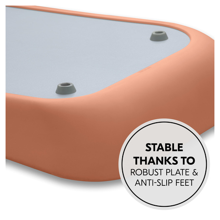 Stable thanks to robust plate and anti-slip feet