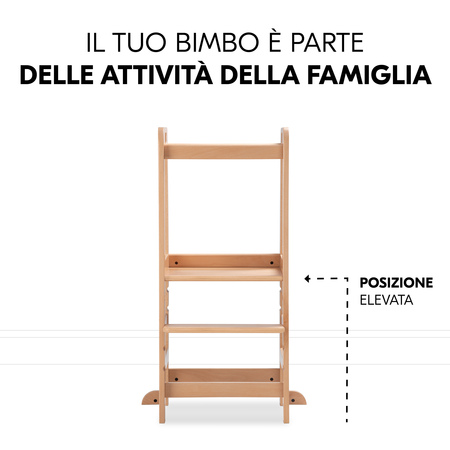 Il bimbo partecipa alle attività della famiglia