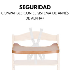 Sentarse de forma segura con la bandeja y el arnés