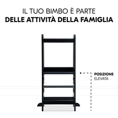 Il bimbo partecipa alle attività della famiglia